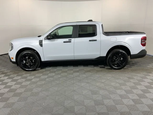 New 2025 Space White Metallic Ford XLT image 12