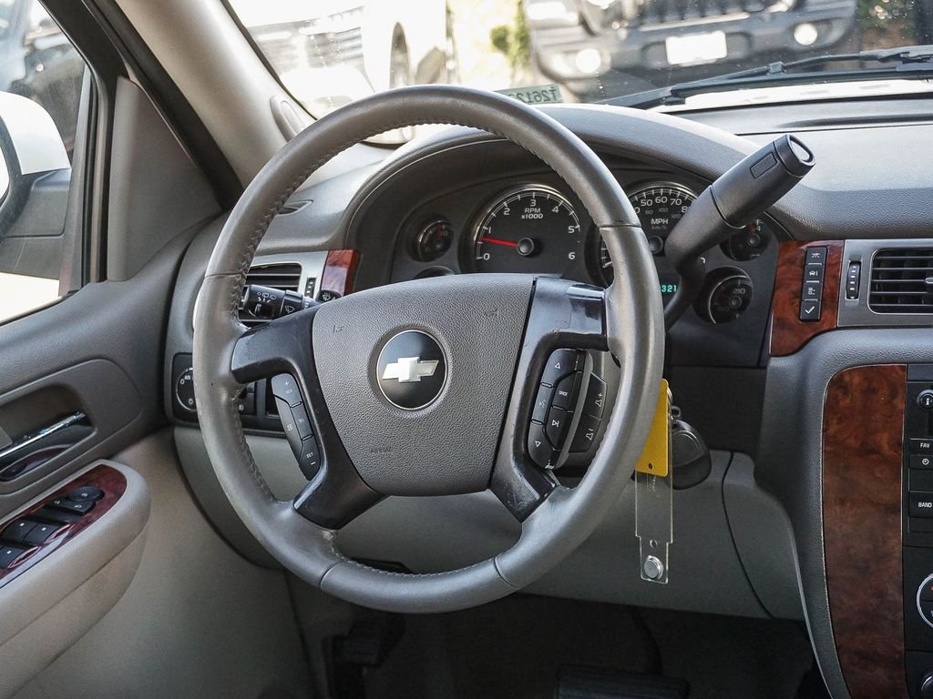 Used 2007 White Chevrolet LT image 16