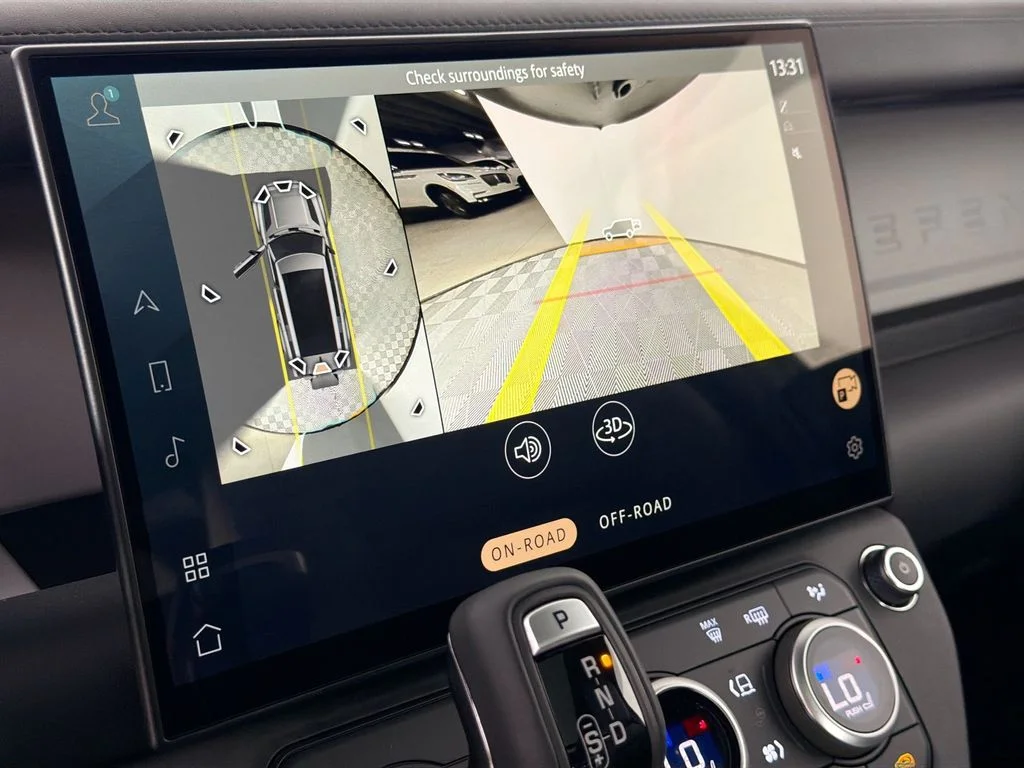 New 2026 Santorini Black Land Rover X-Dynamic SE image 14