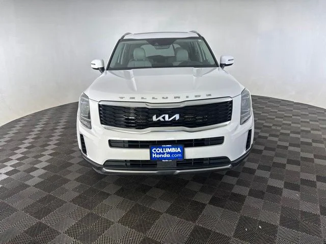 Used 2022 White Kia S image 3
