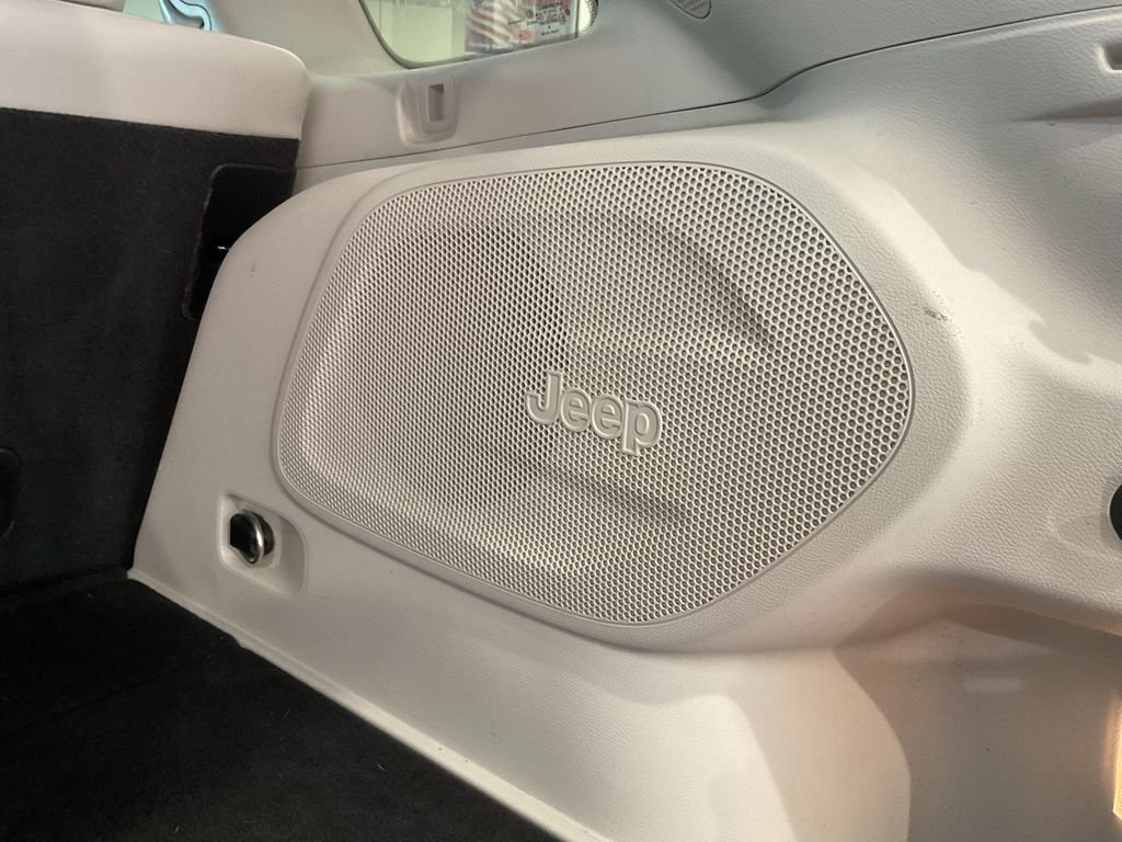 Used 2021 White Jeep Limited image 10