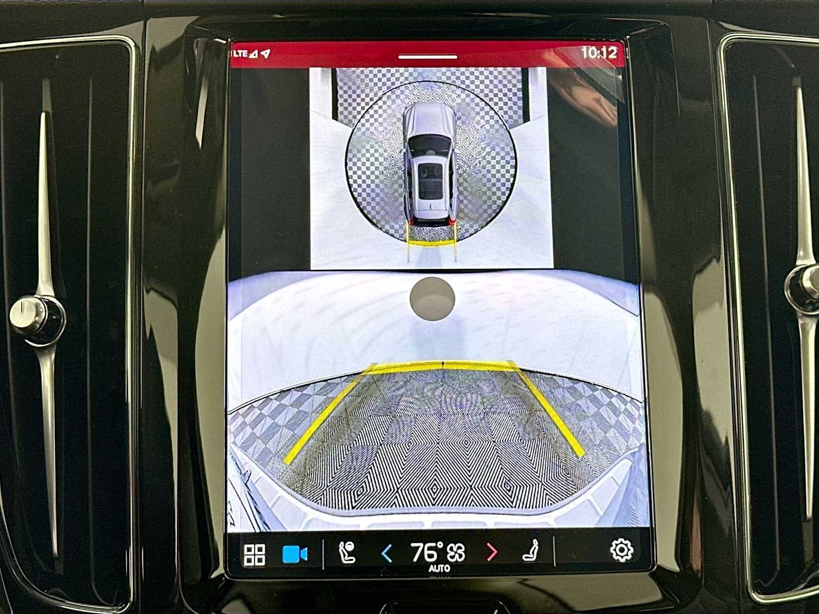 2025 Volvo XC60 Plus - Photo 14