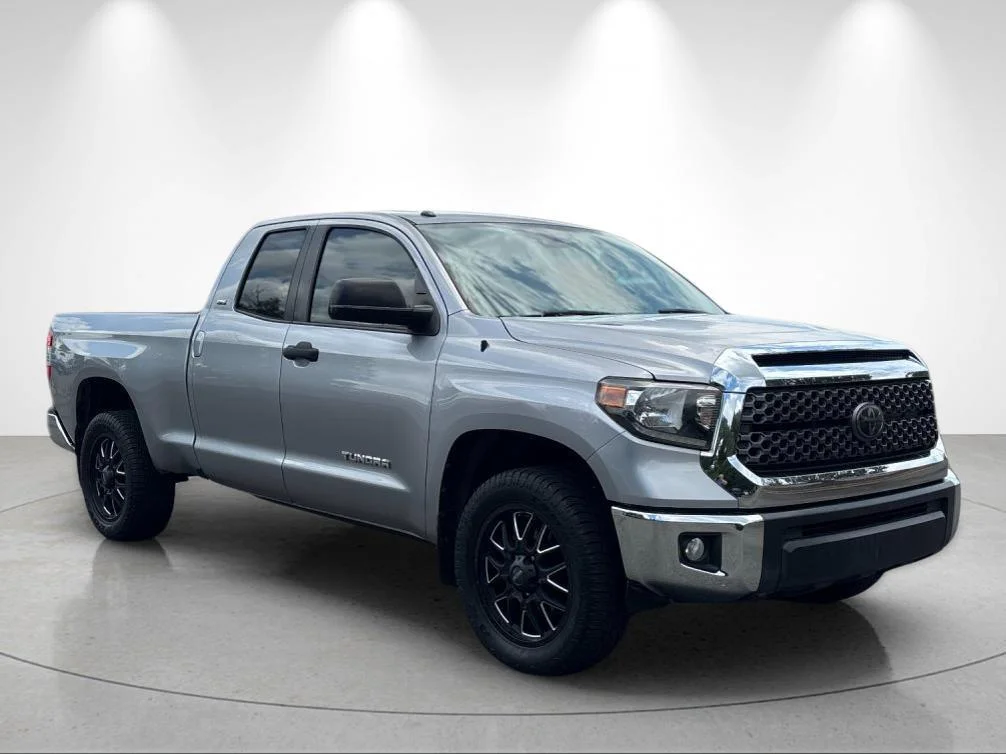 Used 2018 Silver Sky Metallic Toyota SR5 image 7