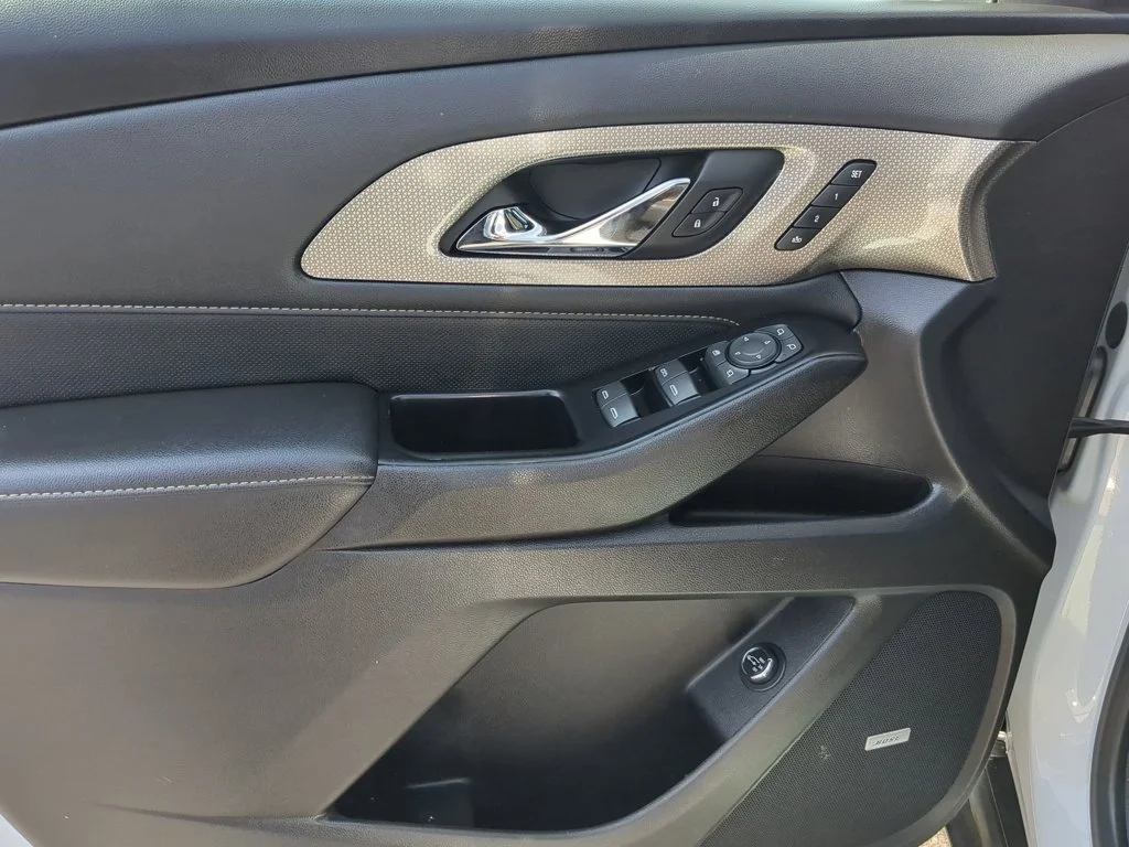 Used 2022 Summit White Chevrolet Premier image 11