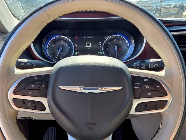Used 2020 White Chrysler Limited image 29