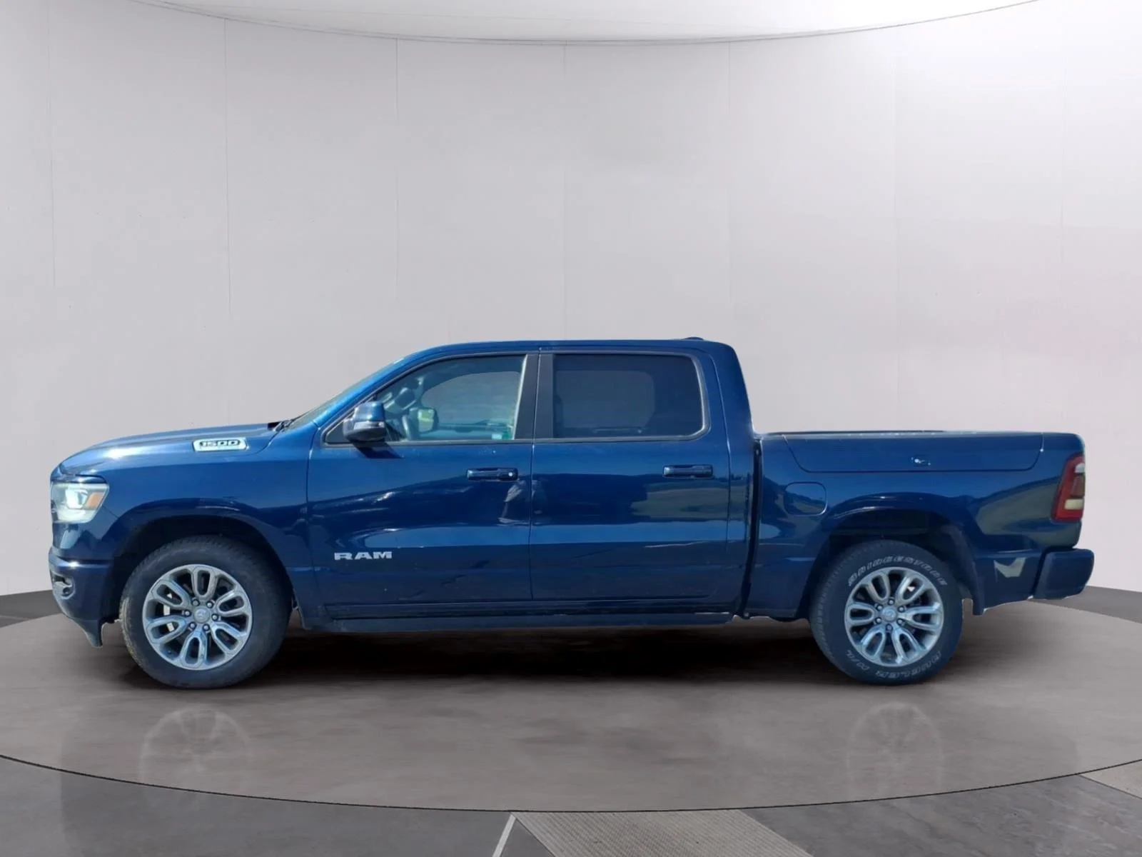 Used 2023 Diamond Black Crystal Pearlcoat Ram Laramie image 3
