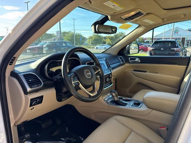 Used 2019 White Jeep Limited image 12