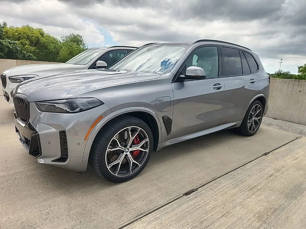 2025 BMW X5 xDrive50e's photo