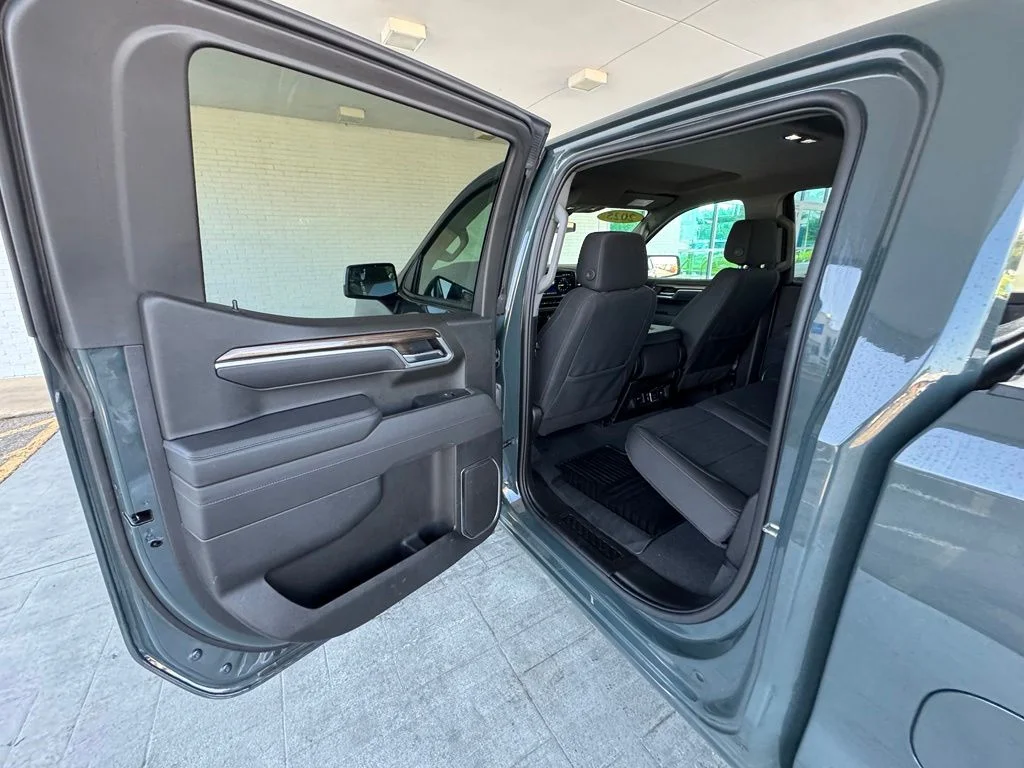 Used 2025 Gray Chevrolet LT image 19
