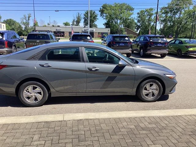 New 2026 Ecotronic Gray Pearl Hyundai SE image 8