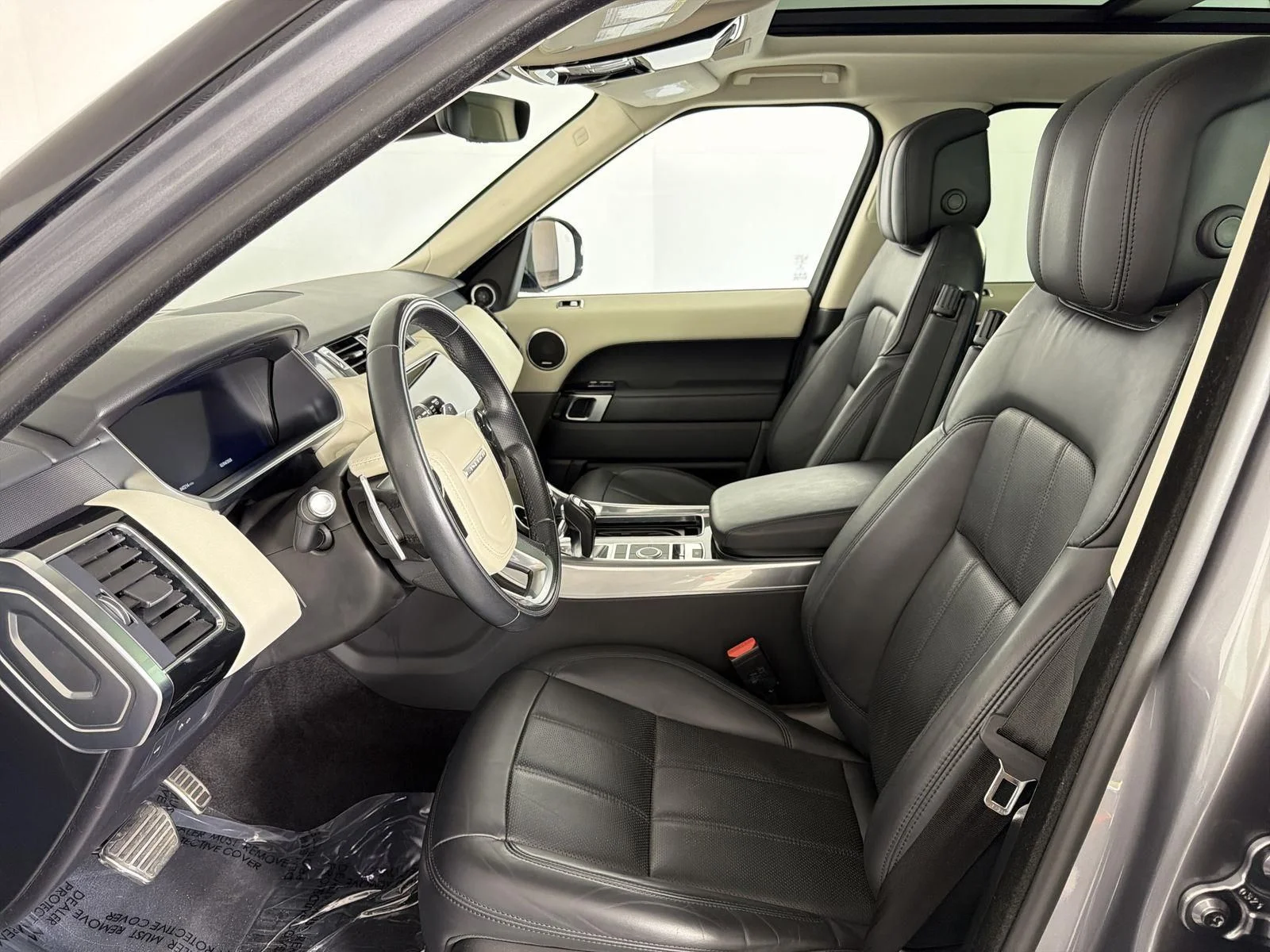Used 2022 Eiger Gray Metallic Land Rover HSE Silver Edition image 23