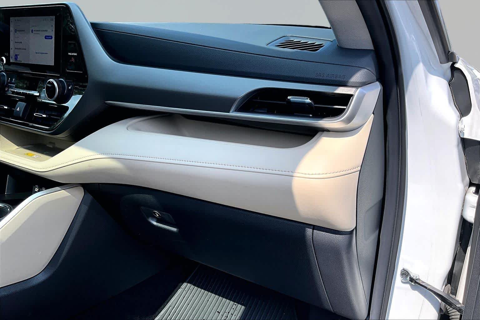 Used 2024 Wind Chill Pearl Toyota XLE image 19