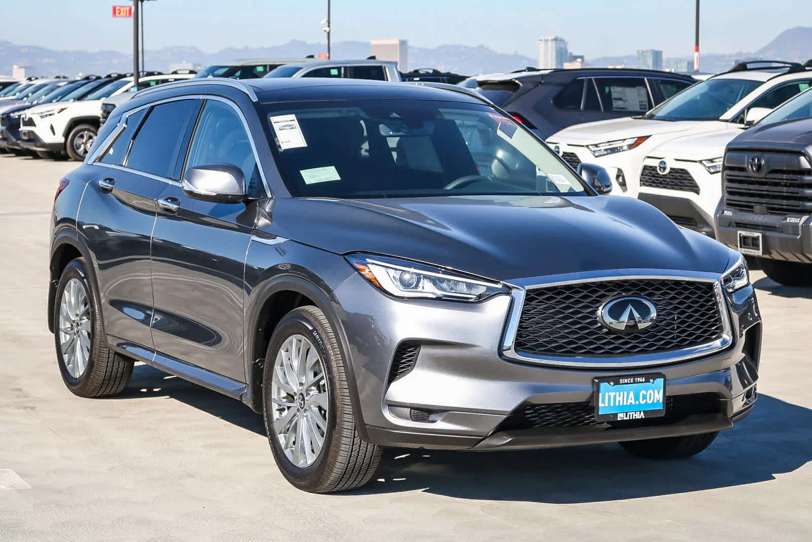 New 2025 GRAPHITE SHADOW INFINITI LUXE AWD image 3