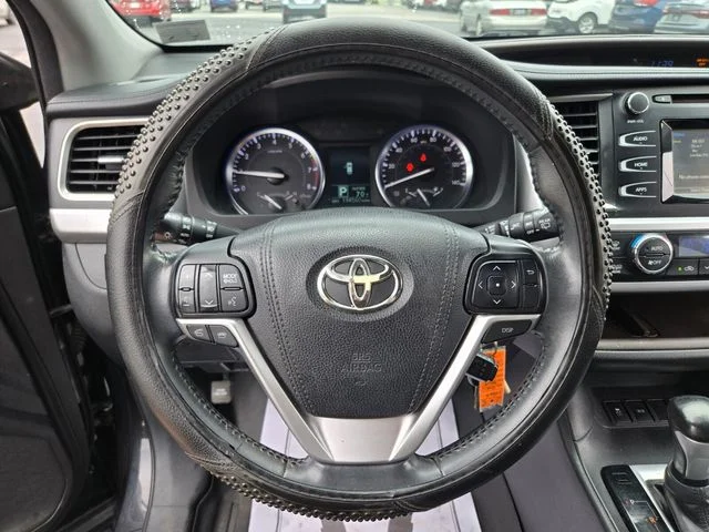 Used 2015 Black Toyota LE Plus V6 image 28