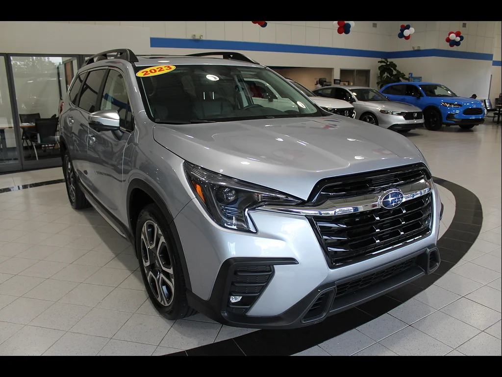 Used 2023 Ice Silver Metallic Subaru Limited 7-Passenger image 3