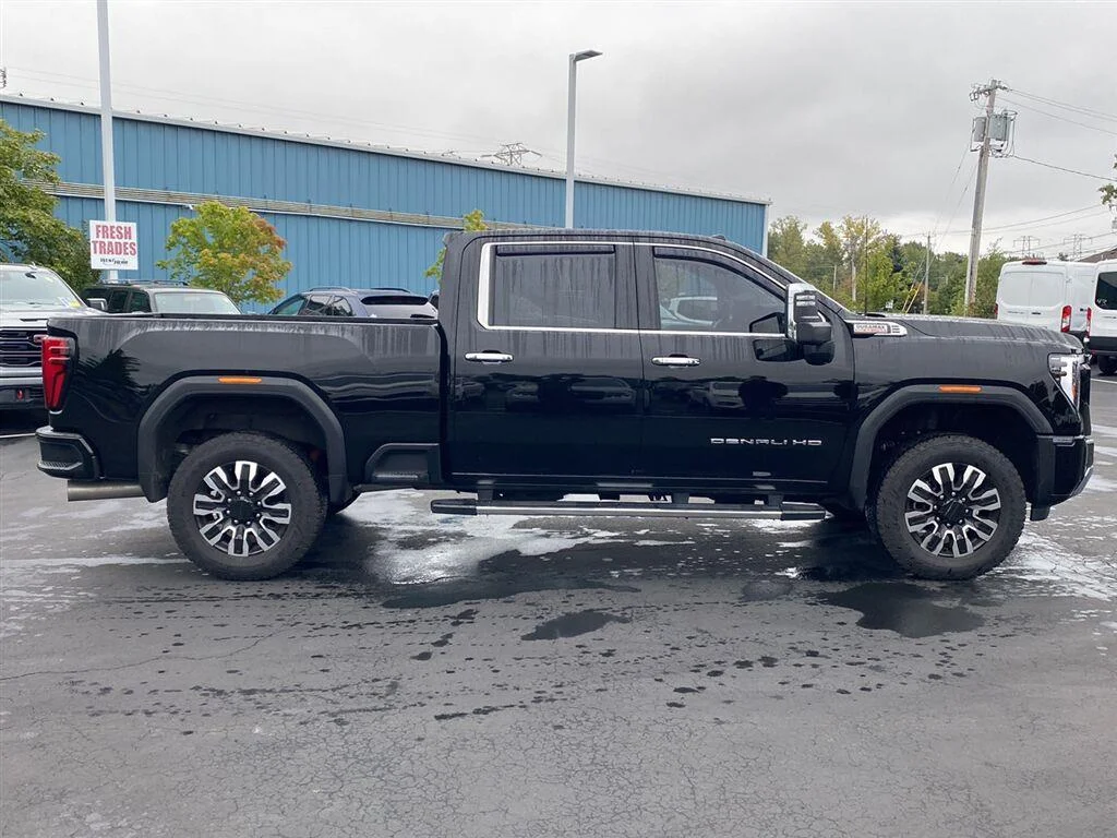 Used 2025 Onyx Black GMC Denali image 12