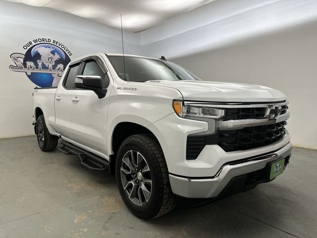 Used 2025 White Chevrolet LT image 12