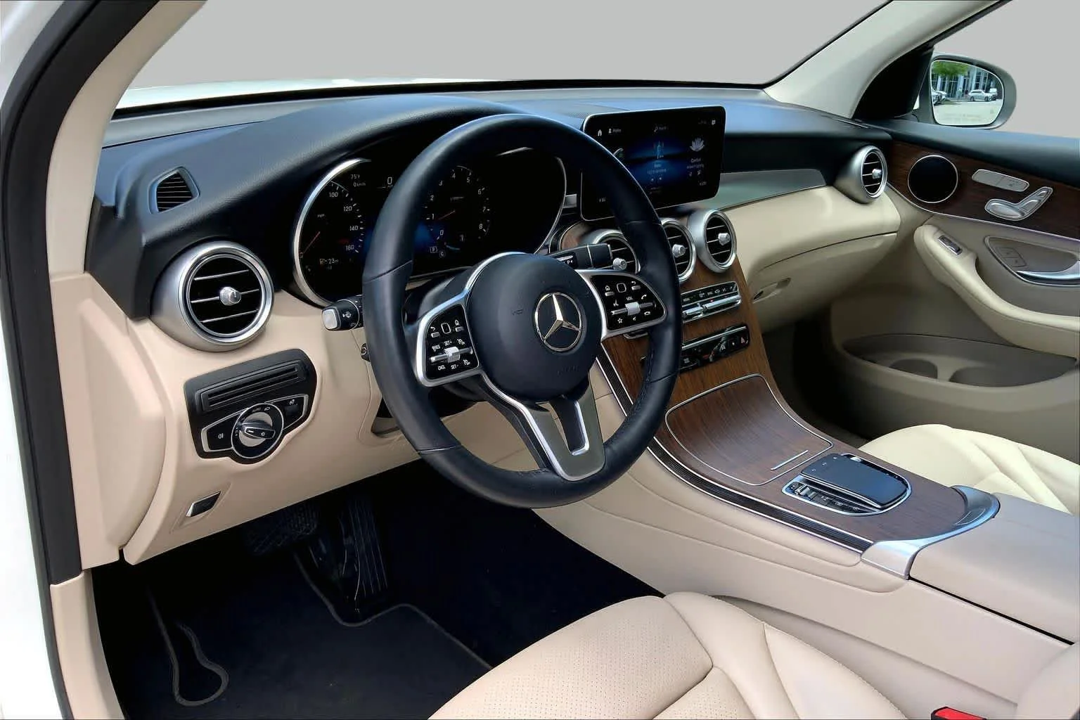 Certified Used 2022 Polar White Mercedes-Benz GLC 300 image 18