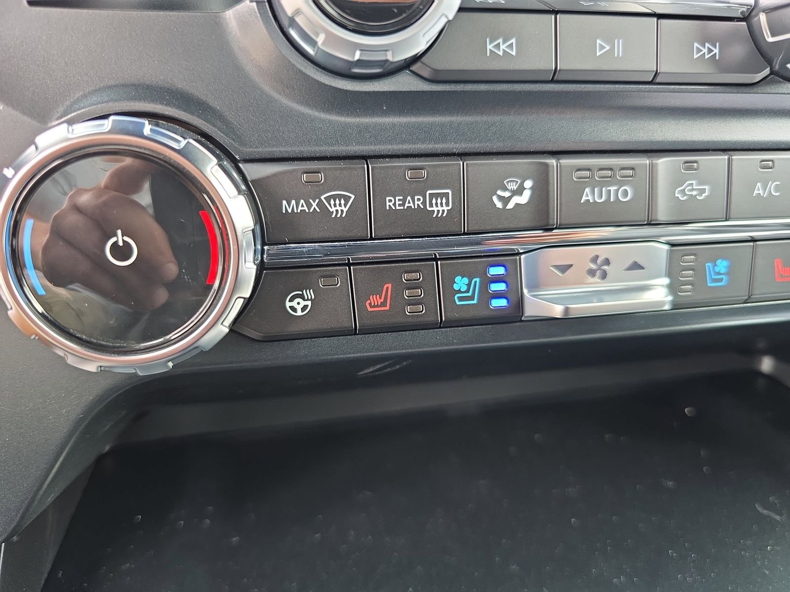 New 2025 Agate Black Metallic Ford Lariat image 18