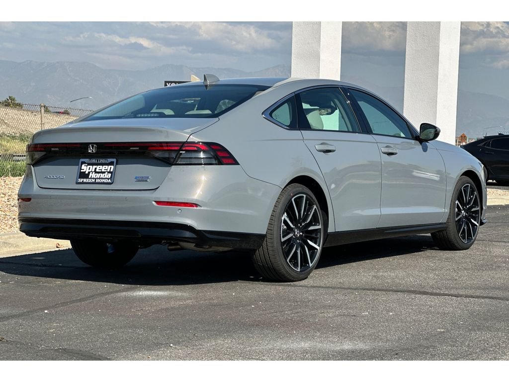 New 2026 Urban Gray Pearl Honda Touring image 4