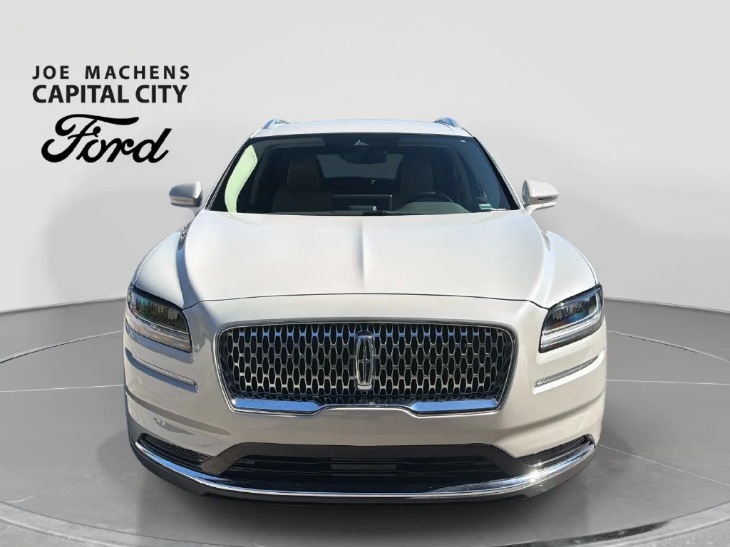 Used 2023 White Lincoln Standard image 10