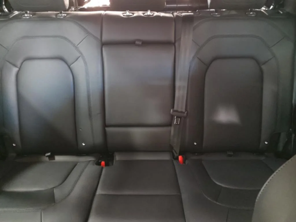 New 2023 Santorini Black LAND ROVER S image 4
