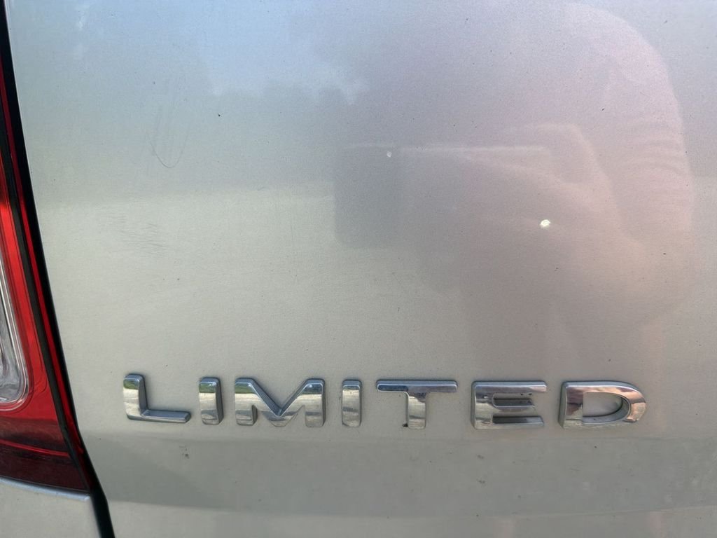 Used 2015 Silver Ford Limited image 28
