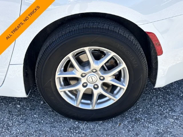 Certified Used 2026 White Chrysler Select image 40