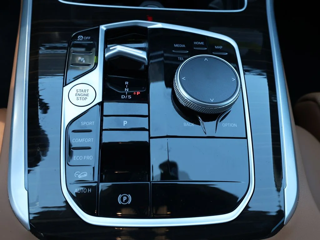 Used 2025 Gray BMW xDrive40i image 31