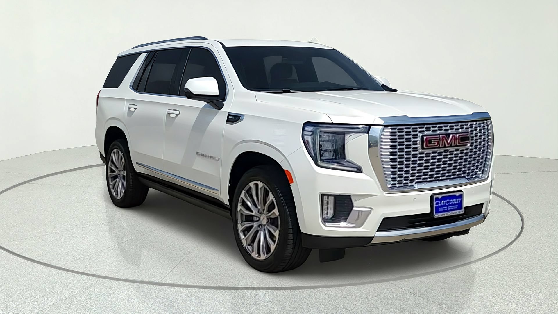 Used 2022 White Frost Tricoat GMC Denali image 1