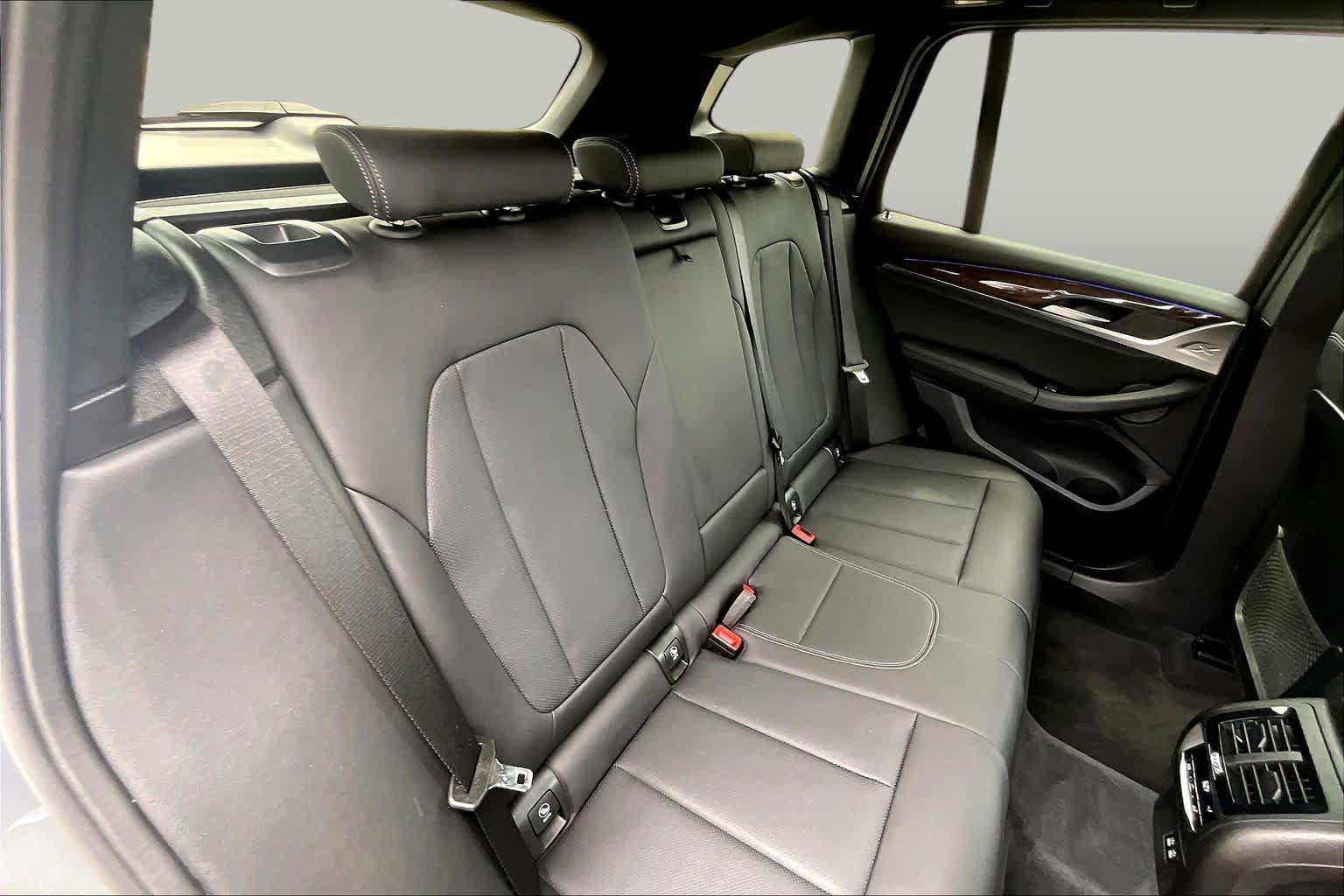 Used 2024 Skyscraper Grey Metallic BMW sDrive30i image 20