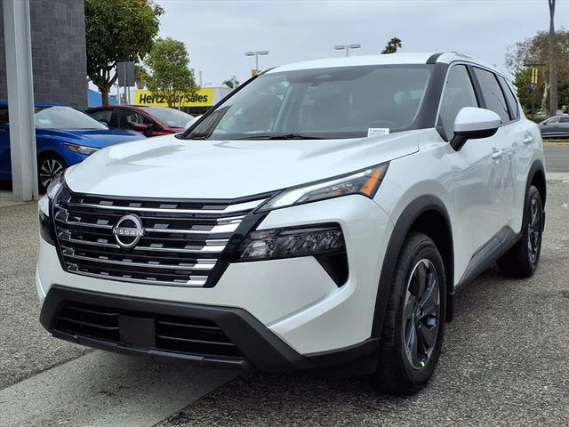 New 2026 Everest White Pearl TriCoat Nissan SV image 3