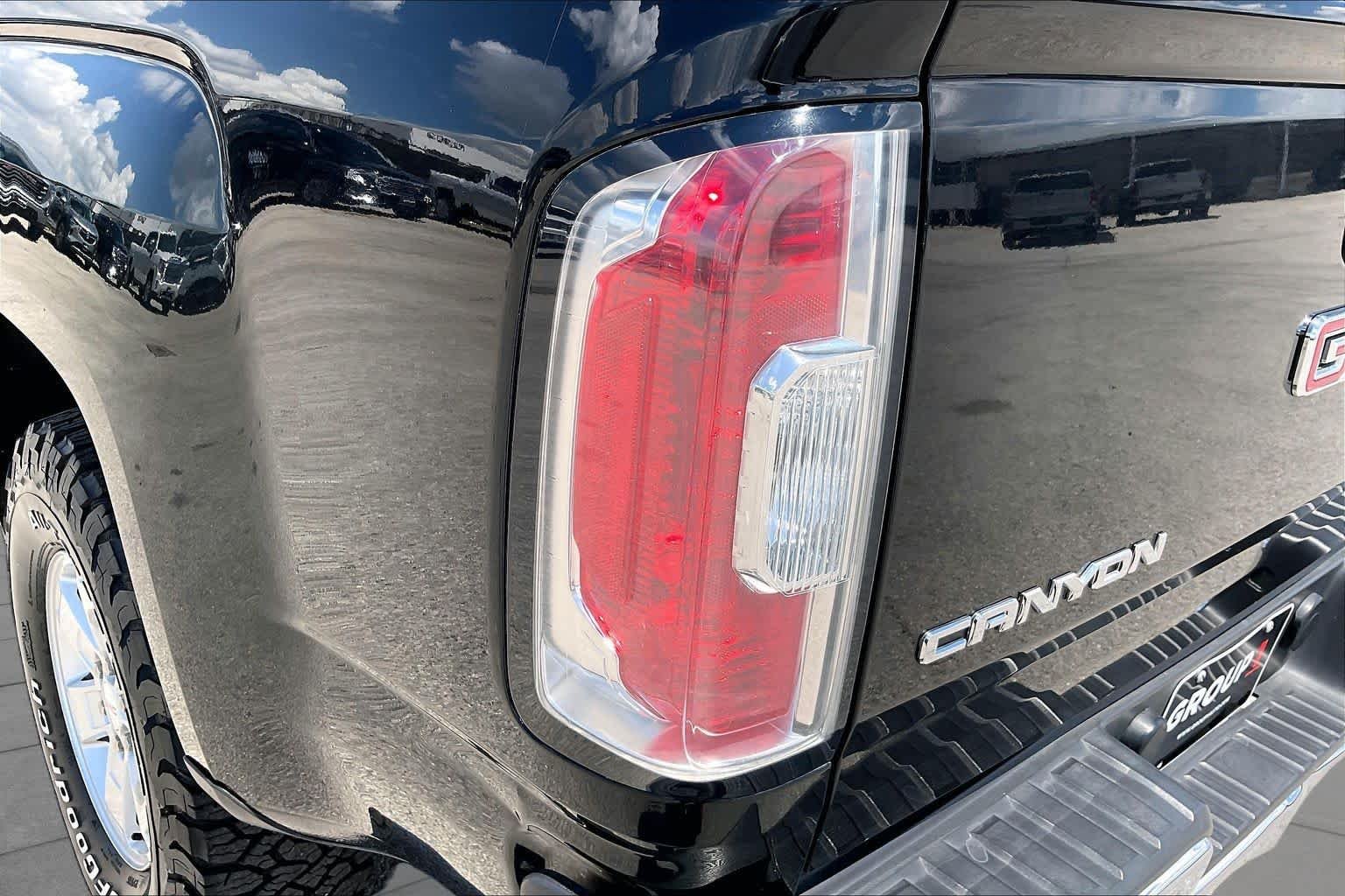 Used 2017 Onyx Black GMC 2WD image 25
