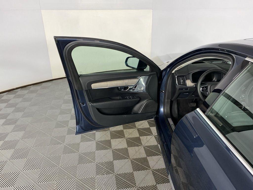 Used 2023 Denim Blue Metallic Volvo Ultimate image 22