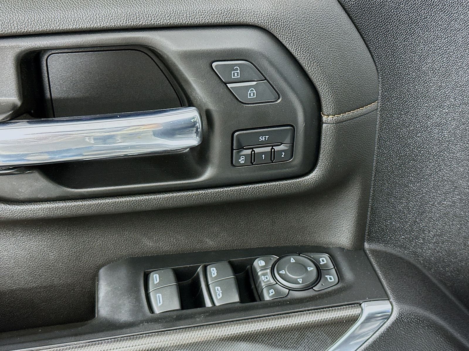 Used 2022 Summit White GMC AT4 image 22