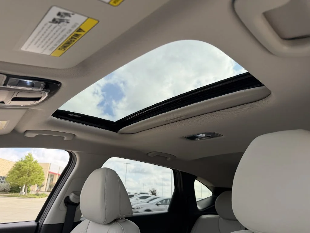 Used 2025 Gray Hyundai SEL Convenience image 24