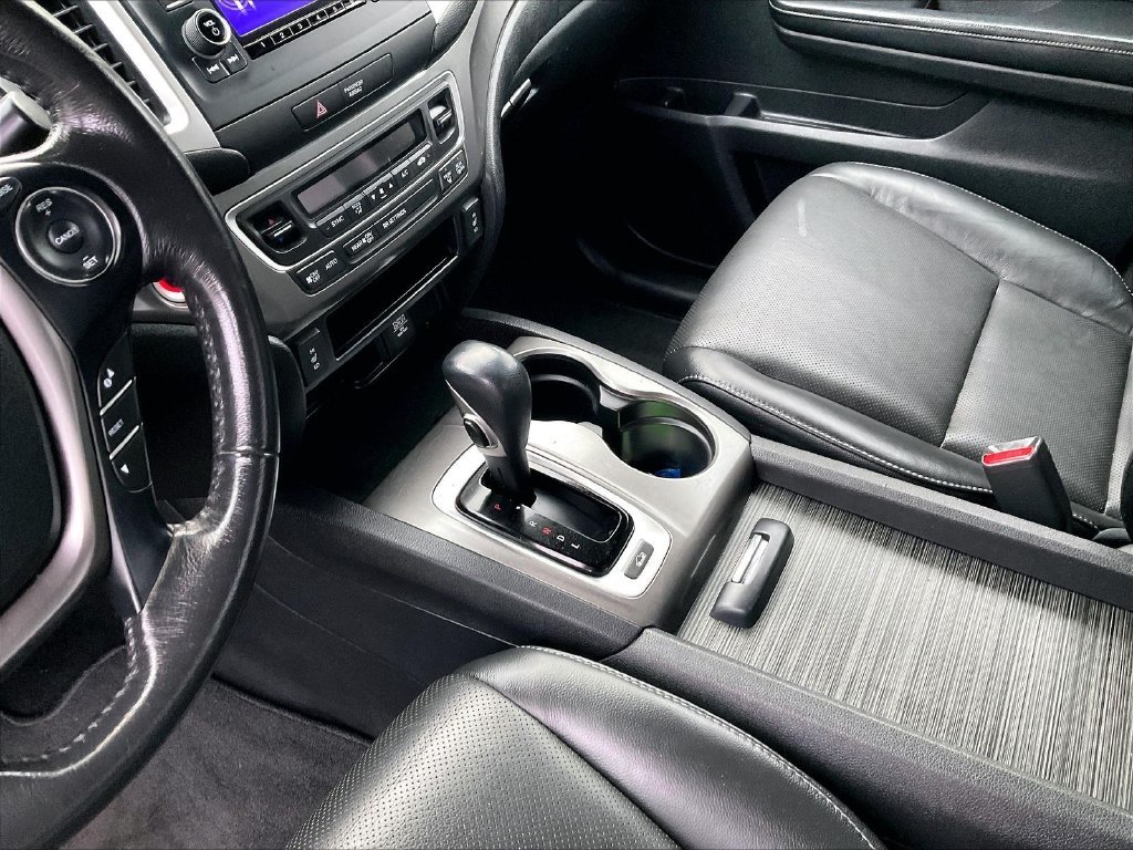 Used 2018 White Diamond Pearl Honda RTL image 20