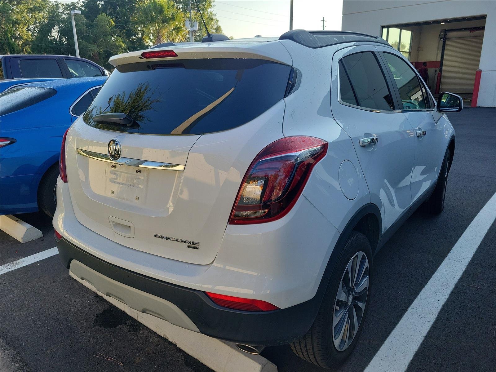 Used 2021 Summit White Buick Preferred image 3