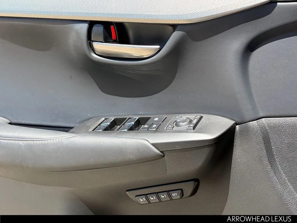 Used 2020 White Lexus 300 F Sport image 22