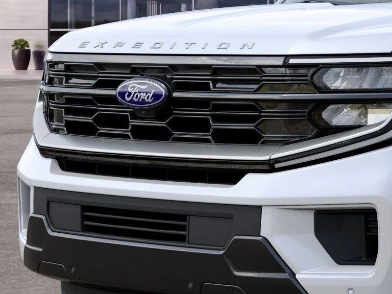 New 2027 Star White Metallic Tri-Coat Ford Platinum image 18