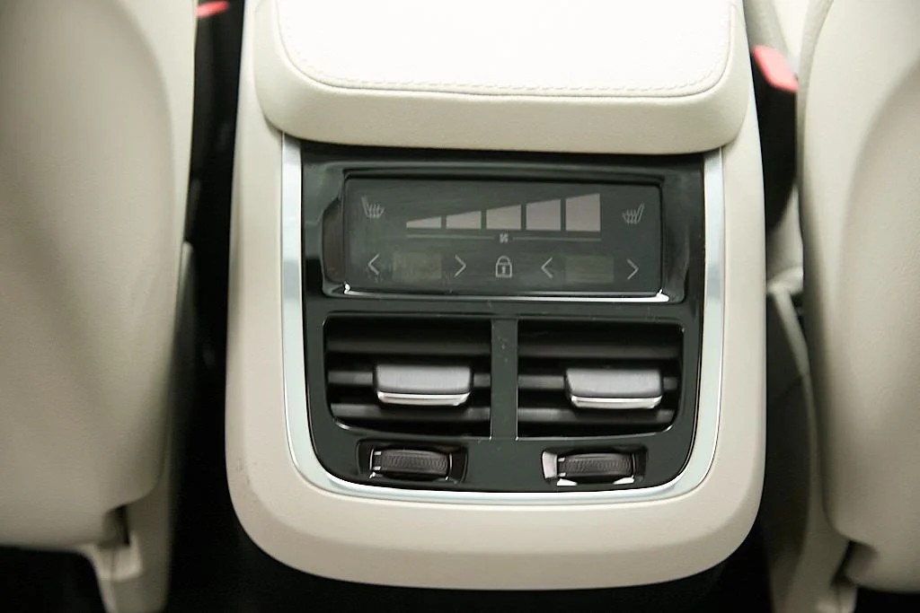 Certified Used 2024 Onyx Black Volvo Plus image 25