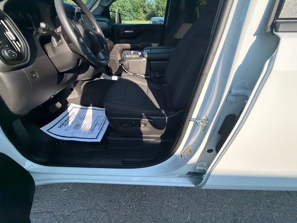 Used 2023 White Chevrolet Custom image 9