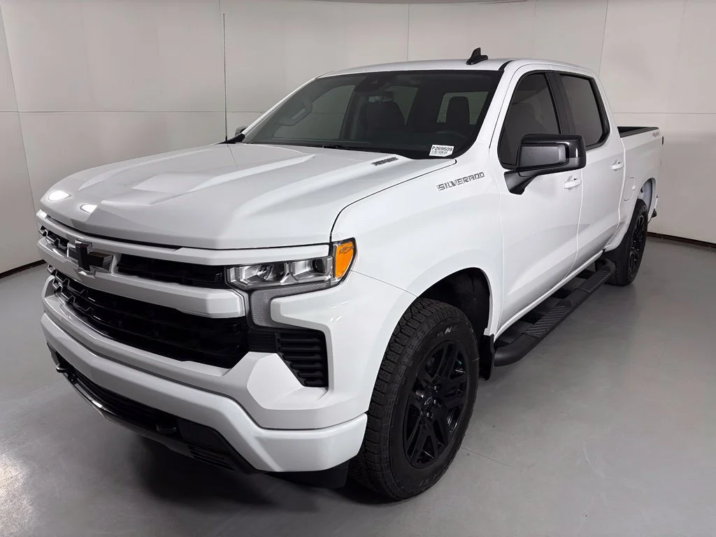 New 2026 Summit White Chevrolet RST image 5