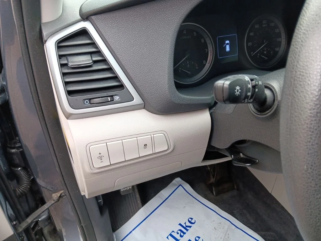 Used 2016 Coliseum Gray Hyundai SE image 16