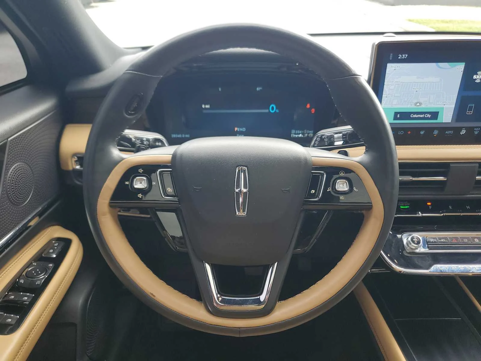 Used 2023  Lincoln Grand Touring image 22