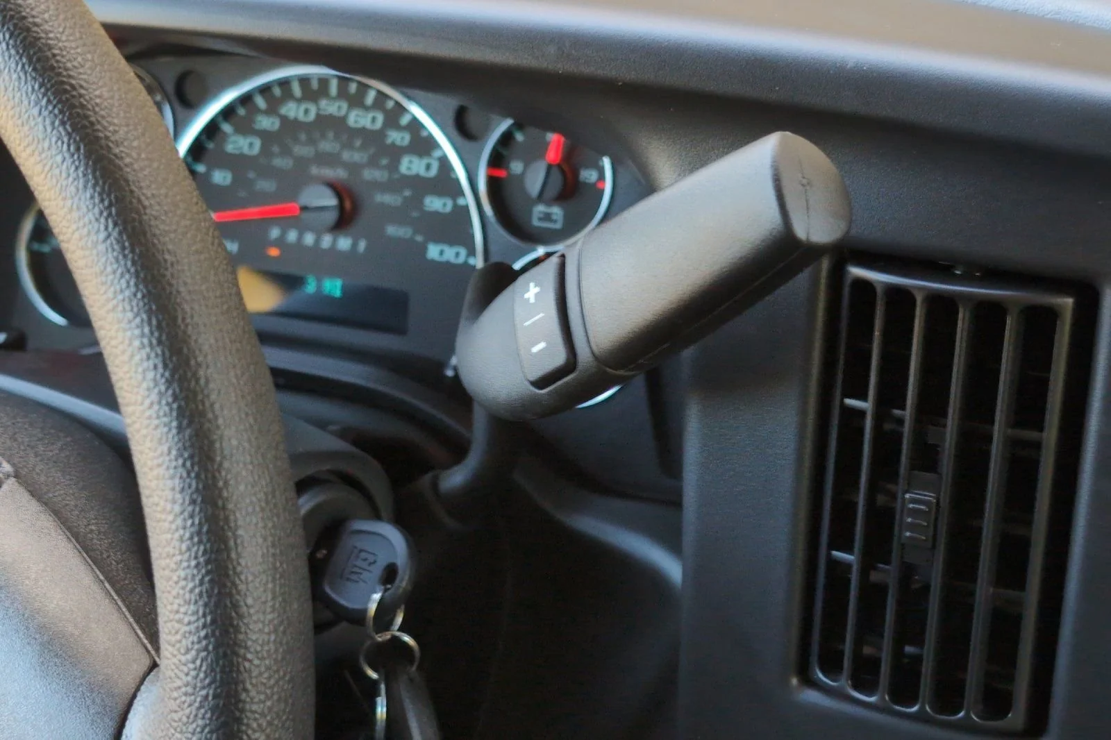 2025 GMC Savana Cargo Work Van - Photo 22