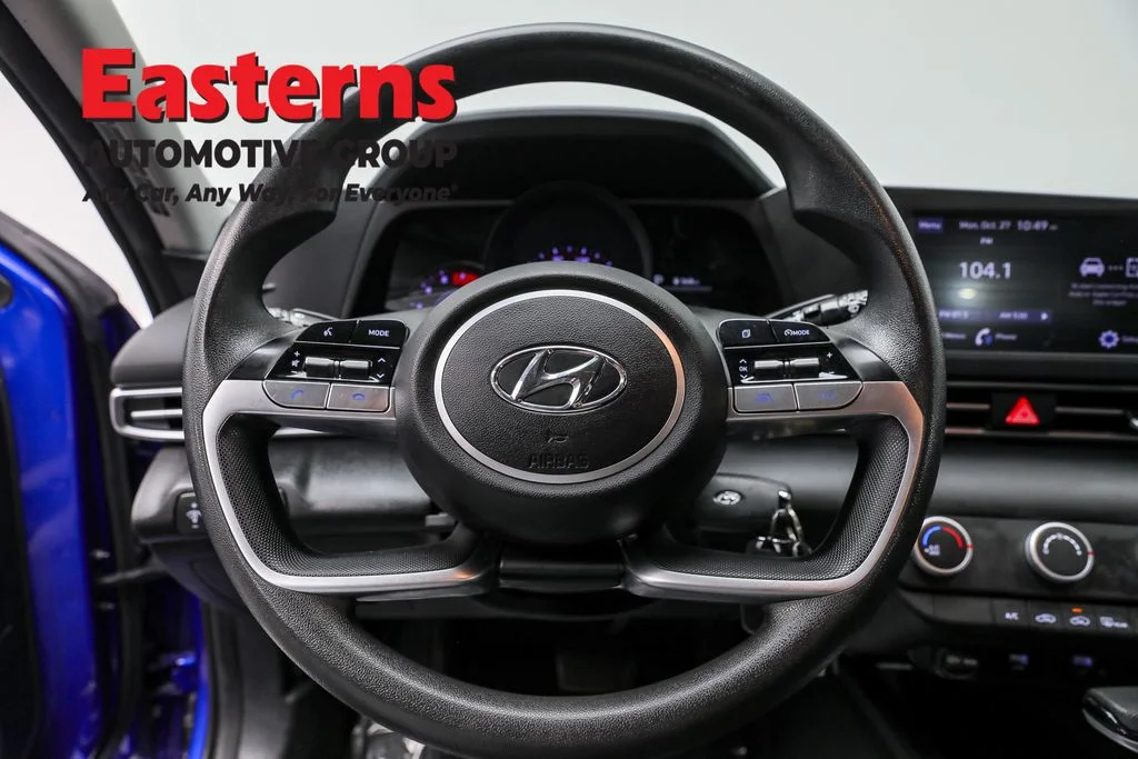 Used 2023 Blue Hyundai SE image 10