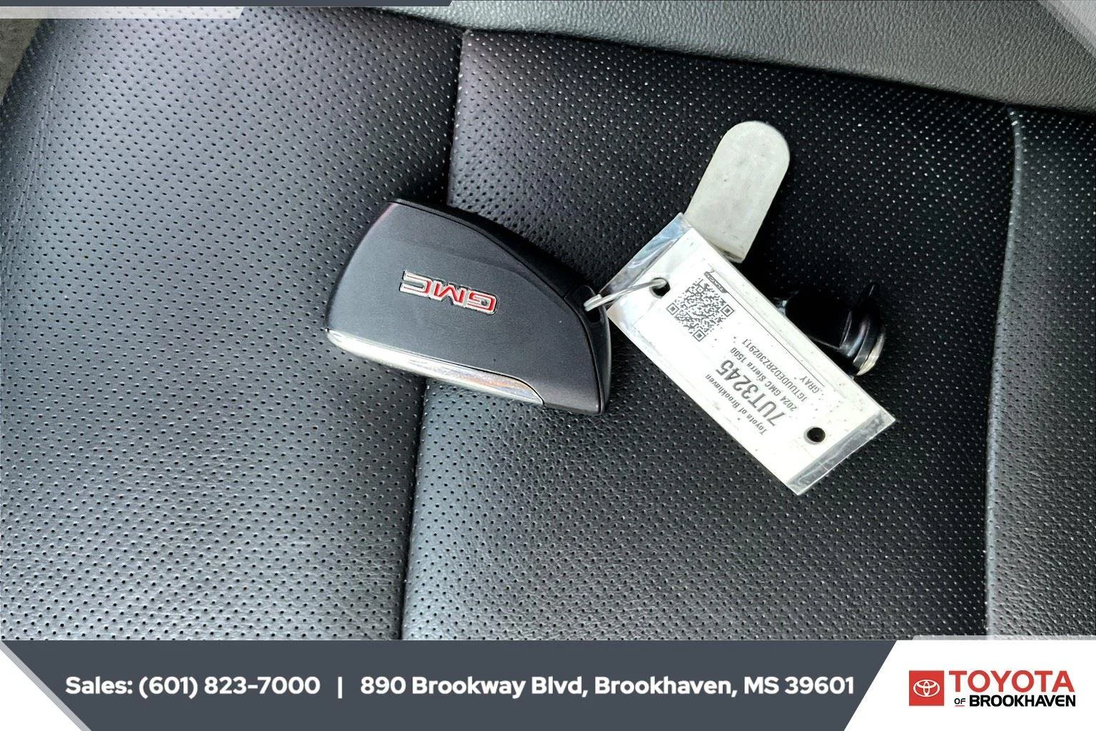 Used 2024 Titanium Rush Metallic GMC SLT image 9