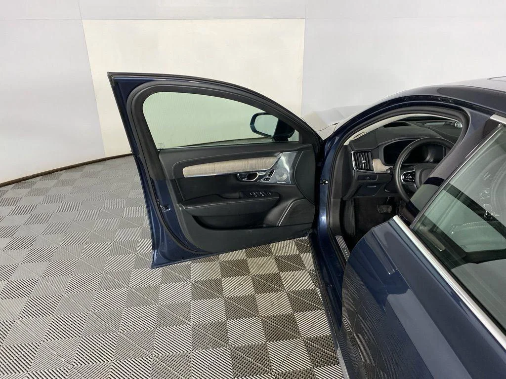 Used 2023 Denim Blue Metallic Volvo Ultimate image 22