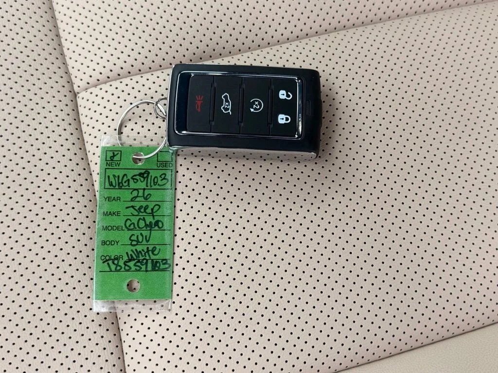New 2026 Bright White Clear-Coat Exterior Paint Jeep Limited image 43